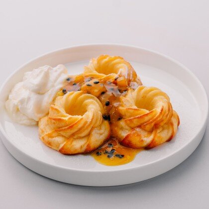 Творожная запеканка с конфитюр из манго и маракуйи