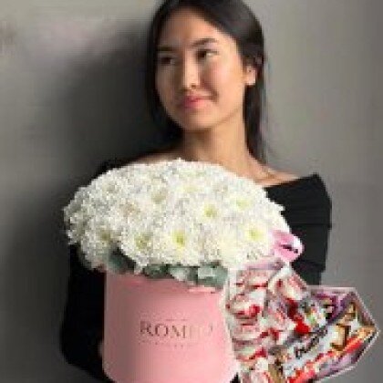 Хризантема в коробочке + сладкий бокс (3.1)