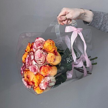 Розы в прозрачной сумке (2.2)