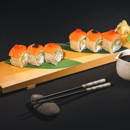 Ролл с угрем и лососем