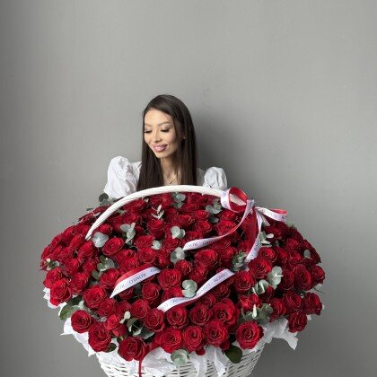 Красные розы в корзине (6.5)