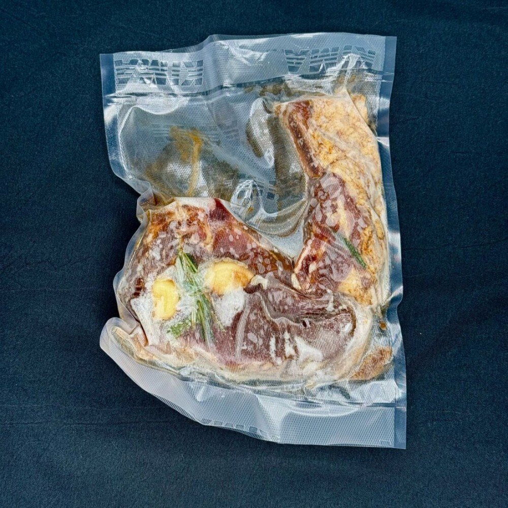 Замороженный стейк из конины.