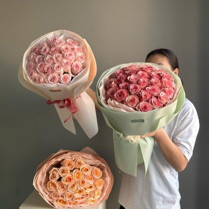 25 роз в оформлении