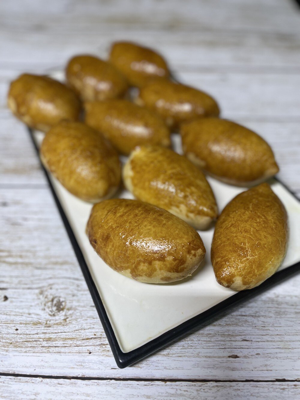 Фуршетные пирожки с луком и яйцом
