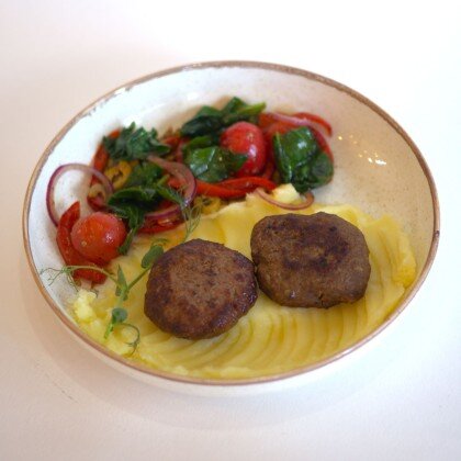 Котлеты с пюре и пеперонатой