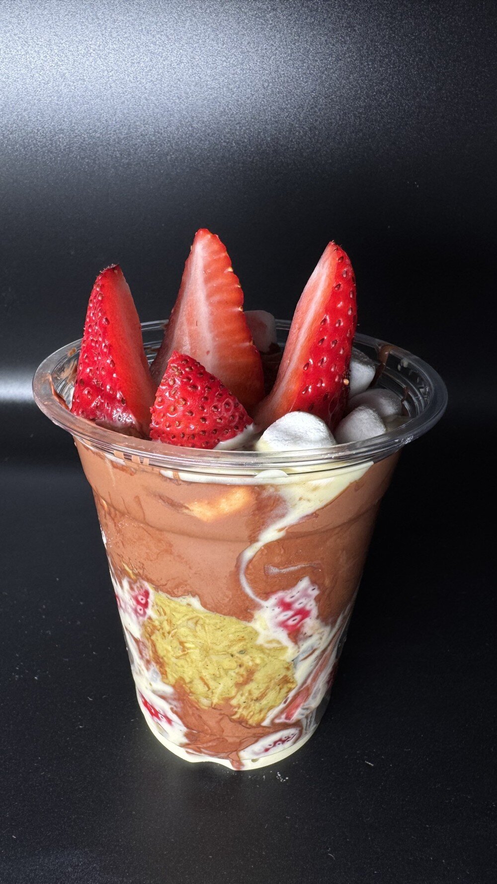 STRAWBERRY DUBAI CHOCOLATE CUP 12 oz