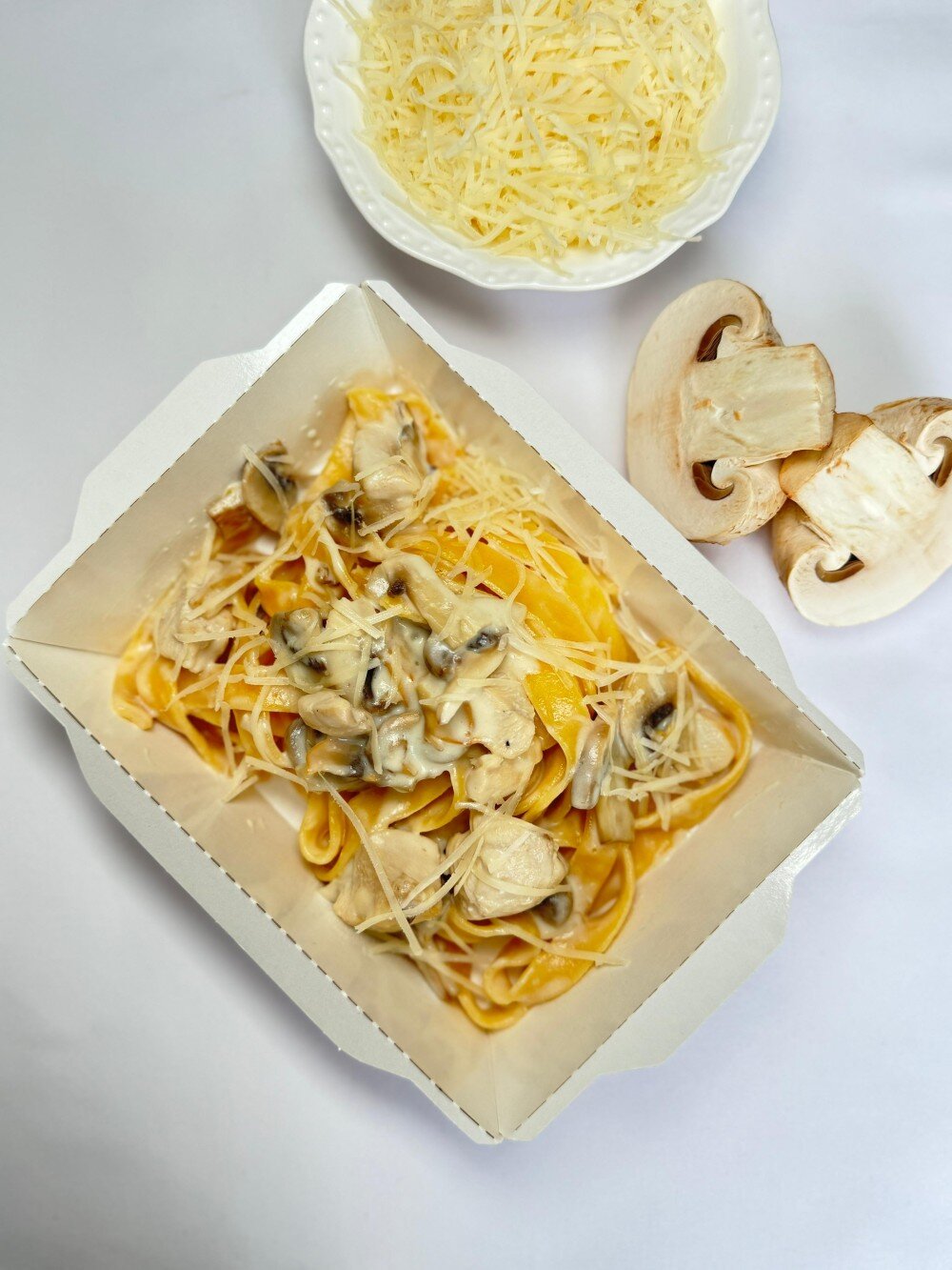 Фреш паста с курицей и гриб в сливочном соусе