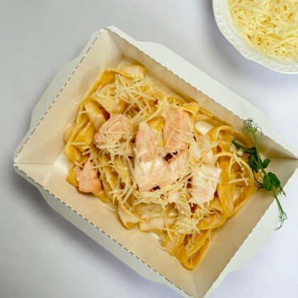 Фреш паста с семгой в сливочном соусе