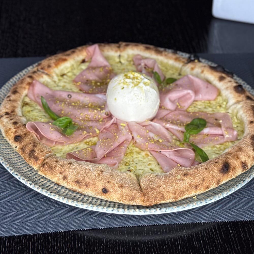 Пицца с мортаделлой