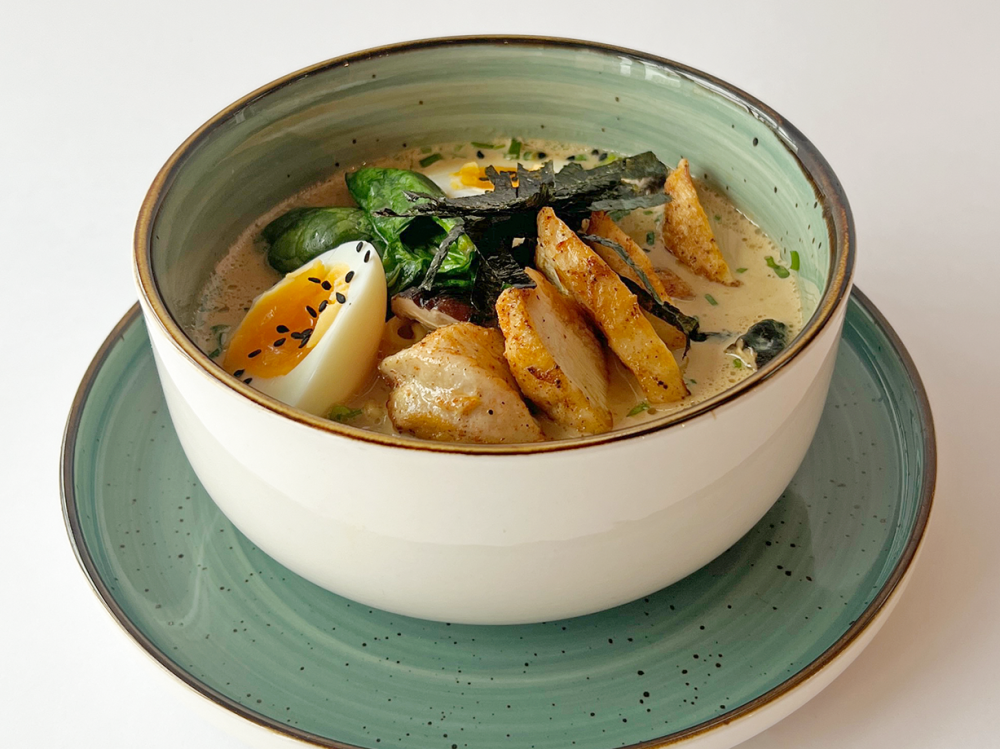 Сырный рамен с курицей