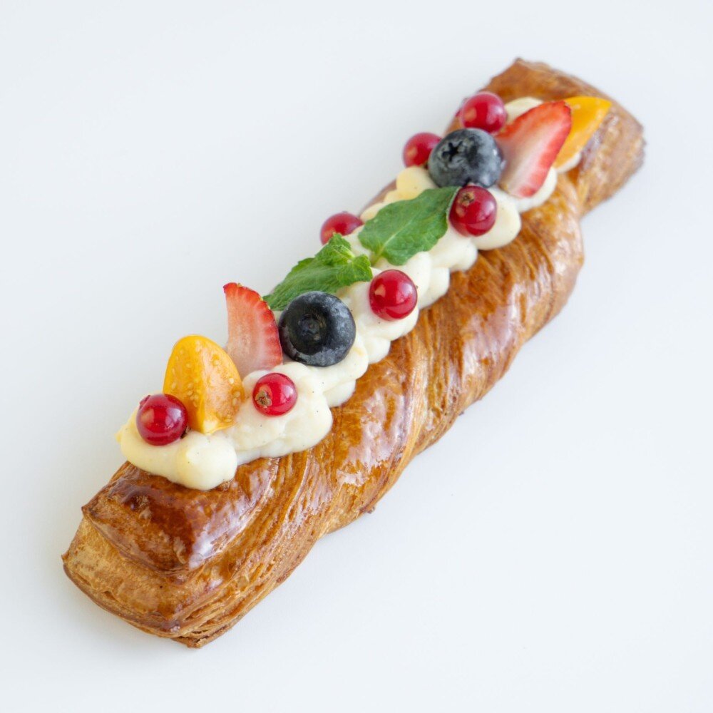 Косичка Ягодная с заварным кремом