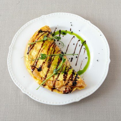 Омлет с куриной грудкой  и грибами