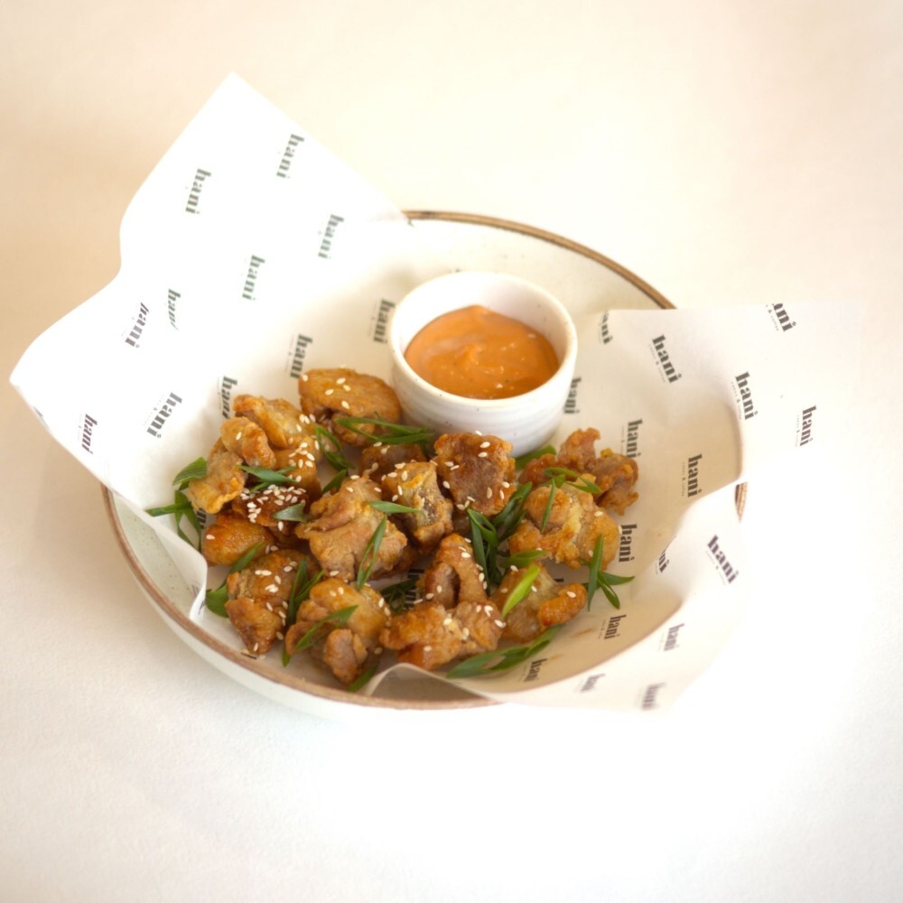 Хрустящий попкорн из курицы с соусом