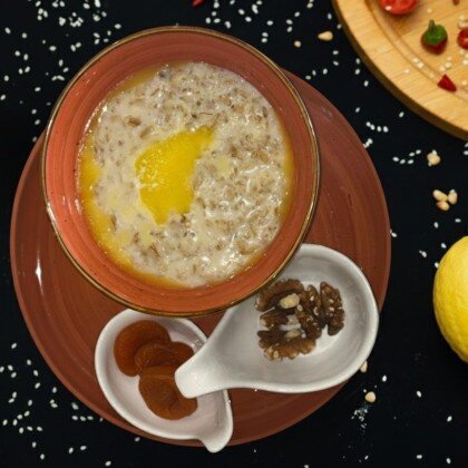 Каша рисовая с курагой и орехами