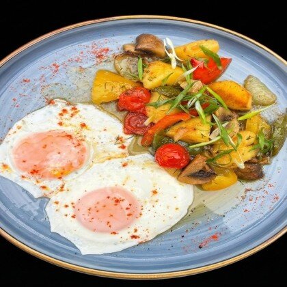 Глазунья с овощами