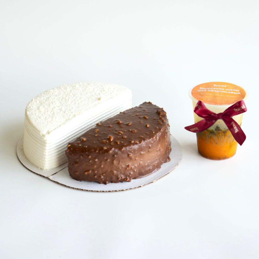 Акция КЦ "Половина Сникерс+ Половина Молочная девочка"