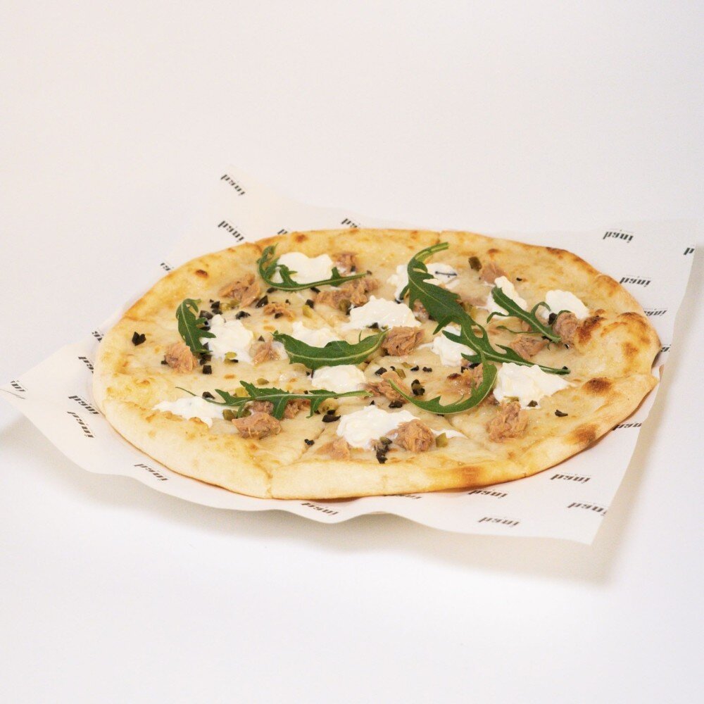 Пицца с тунцом и страчателлой