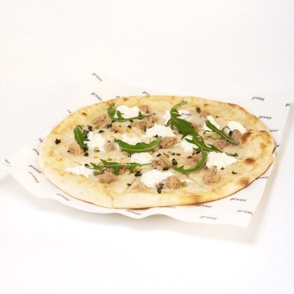 Пицца с тунцом и страчателлой