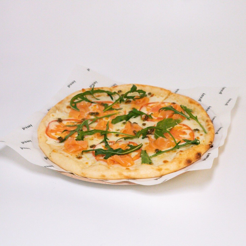 Пицца "Лосось и свежие томаты"