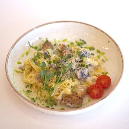 Паста с курицей и грибами