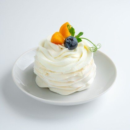 Пирожное Павлова с персиком