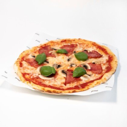 Пицца с говяжьей ветчиной и грибами