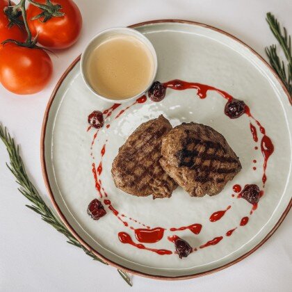 Медальоны из говядины