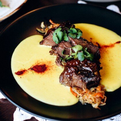 Томленые щечки  мраморных бычков