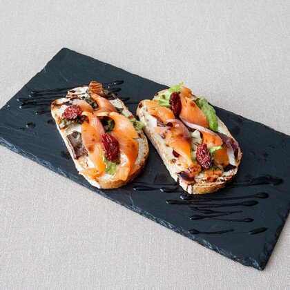 Брускетта с семгой и нежным сливочным сыром