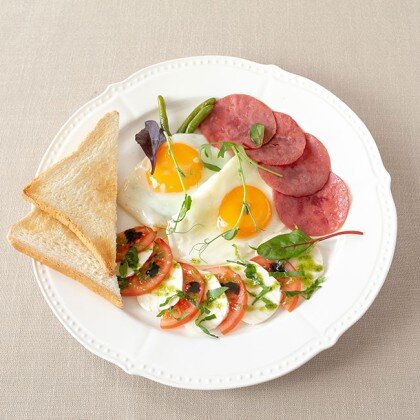 Итальянский завтрак с ветчиной