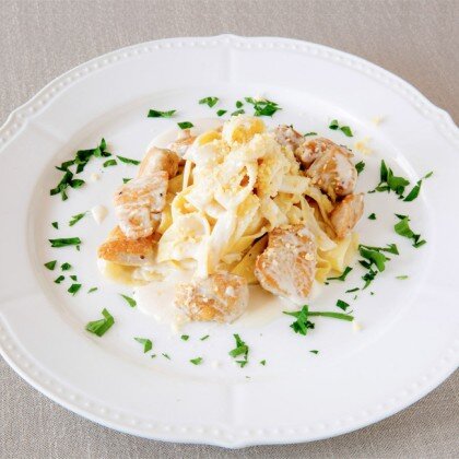 Феттучини c курицей в слив.соусе