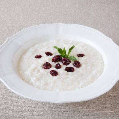 Каша цельнозерновая с вяленой клюквой и орехами