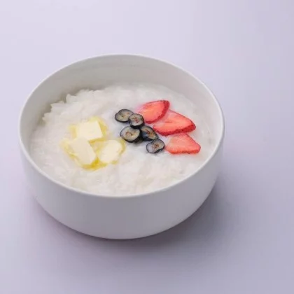 Рисовая каша с ягодами