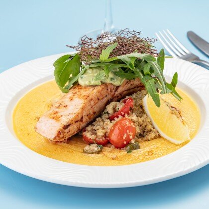 ЛОСОСЬ С КИНОА