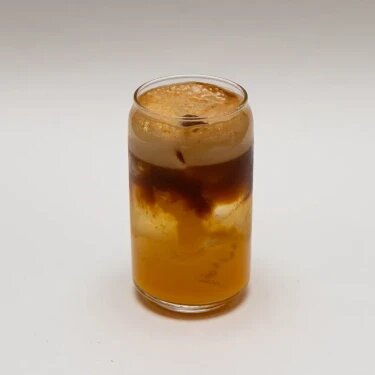 Манго қосылған эспрессо тоник