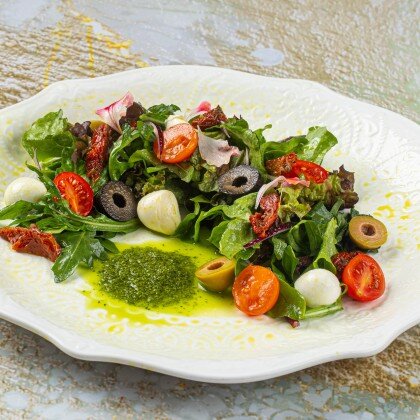 САЛАТ С МИНИ-МОЦАРЕЛЛОЙ