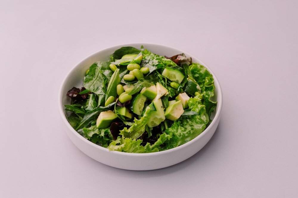 Зелёный салат с авокадо