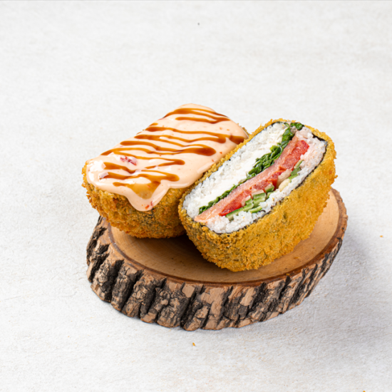 Суши-бургер с копченой семгой