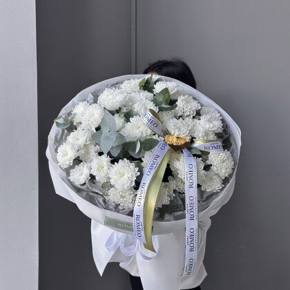 Белоснежные хризантемы