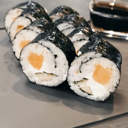 Ролл с лососем