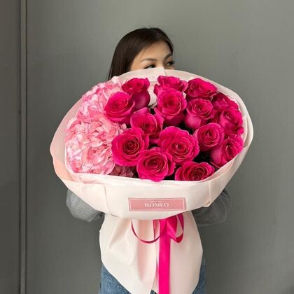 Малиновые розы