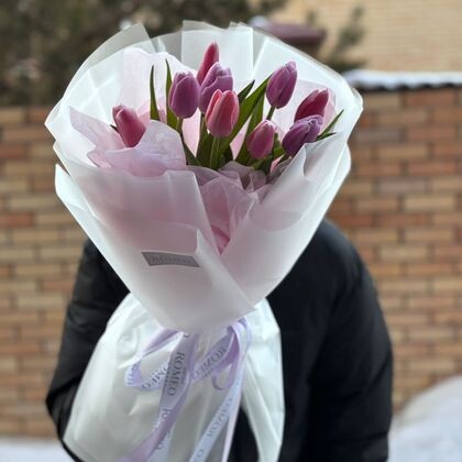 9 тюльпанов в оформлении