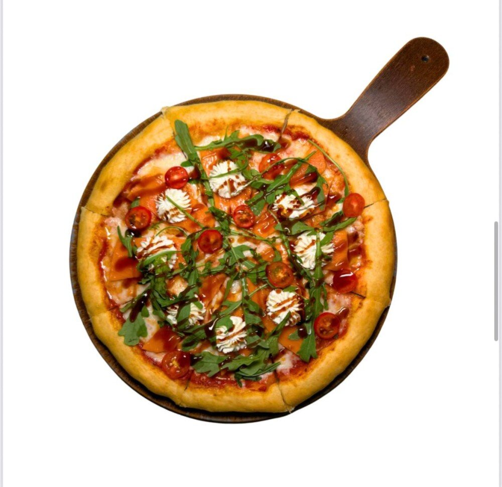 Пицца с семгой и рукколой