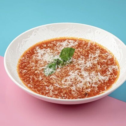 Томатный суп с сыром пармезан