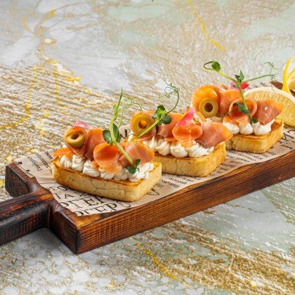 Брускетты с сёмгой