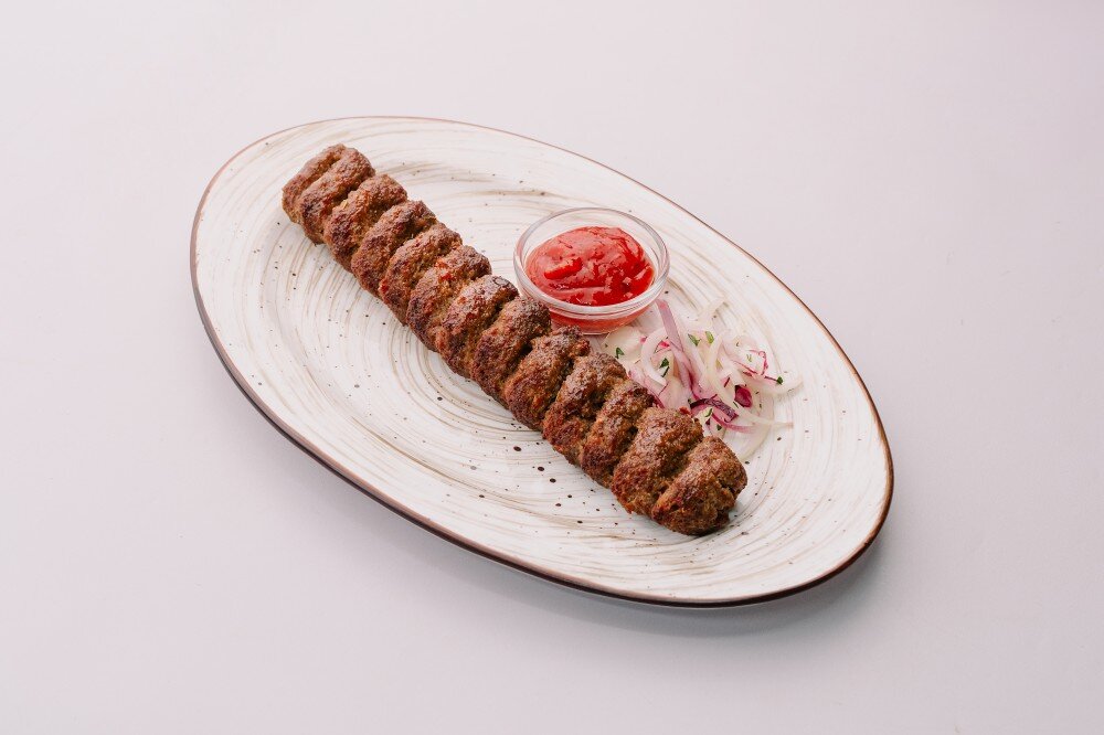 Адана-кебаб ассорти из говядины и баранины