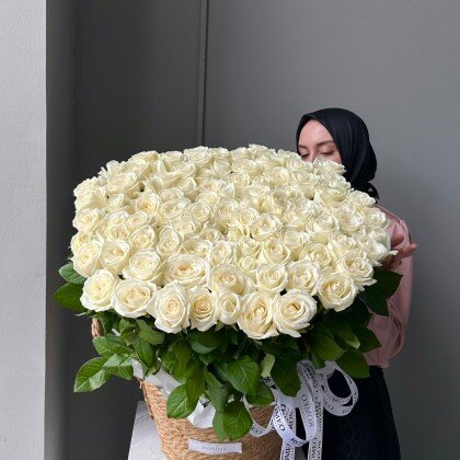 101 роза в Кашпо