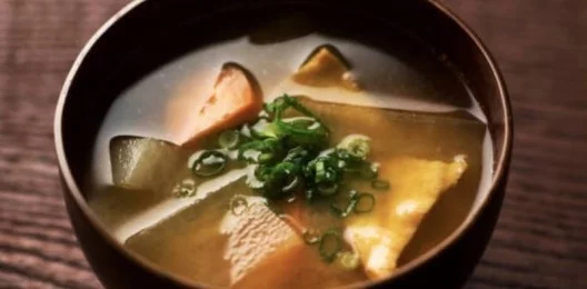 Sopa Miso con salmon